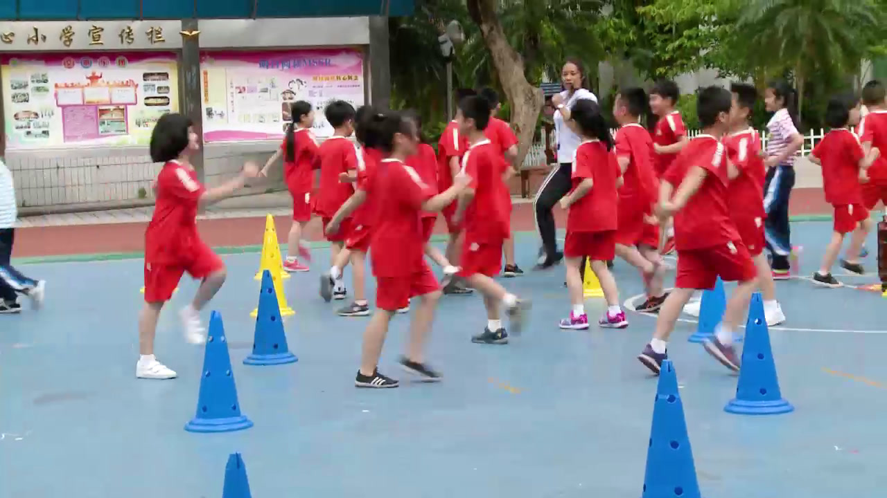 2.人教2011版体育与健康一至二年级《7.500米走跑交替与游戏》福建省省一等奖