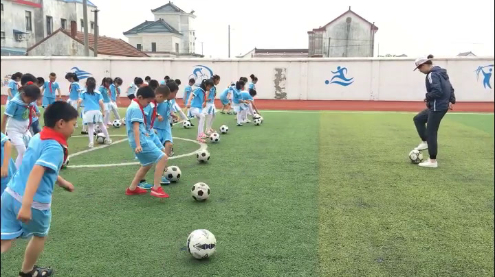 2.人教2011版体育与健康一至二年级《2.传接地滚球练习与游戏》江苏省省一等奖