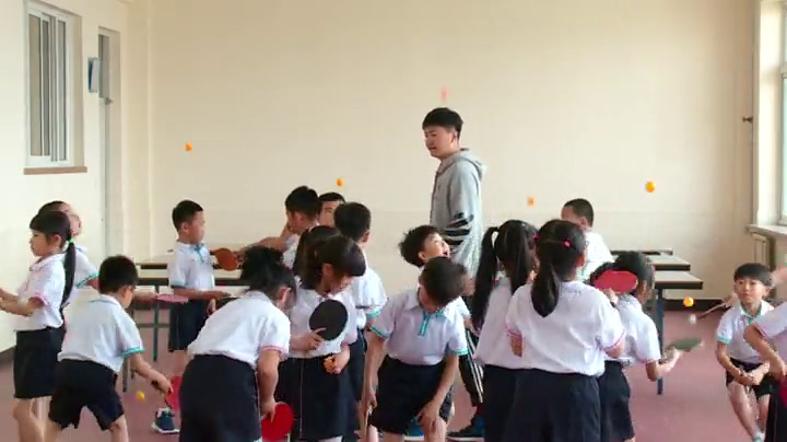 2.人教2011版体育与健康一至二年级《3.击接墙面反弹球游戏》辽宁省市一等奖