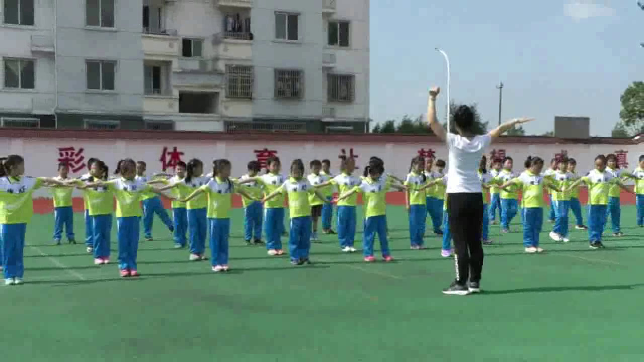 人教2011版体育与健康一至二年级《2.模仿操第五～六节及考核》安徽省市一等奖2