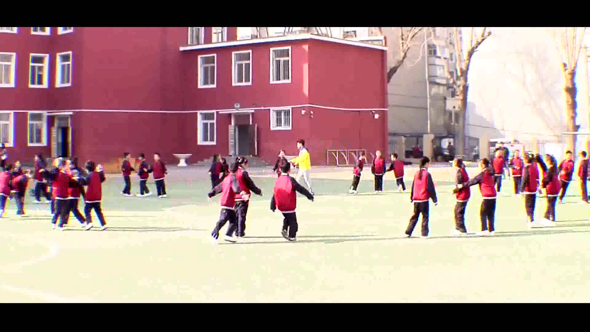 1.人教2011版体育与健康一至二年级《9.小鸟飞飞》辽宁省市一等奖