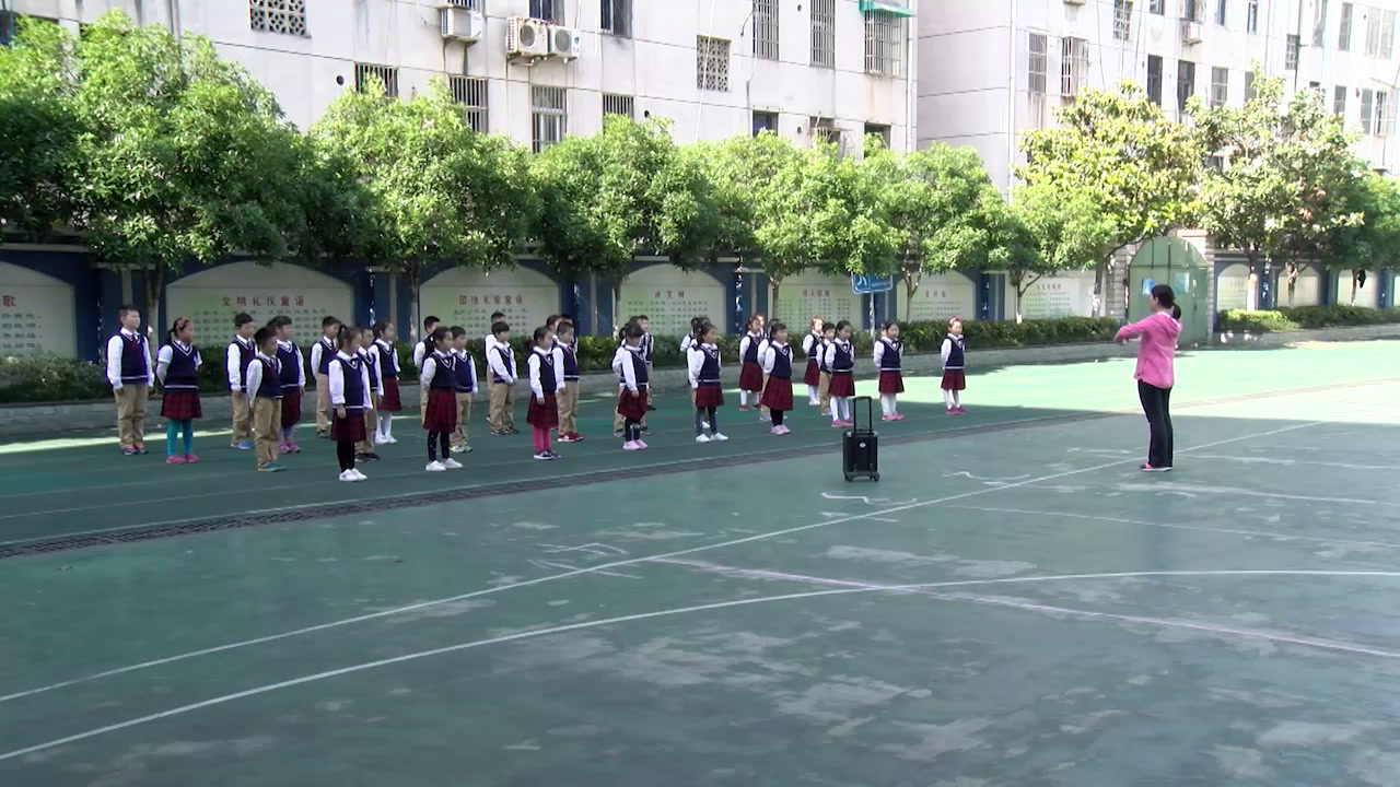 人教2011版体育与健康一至二年级《4.武术健身操《旭日东升》第八、九节》安徽省市一等奖