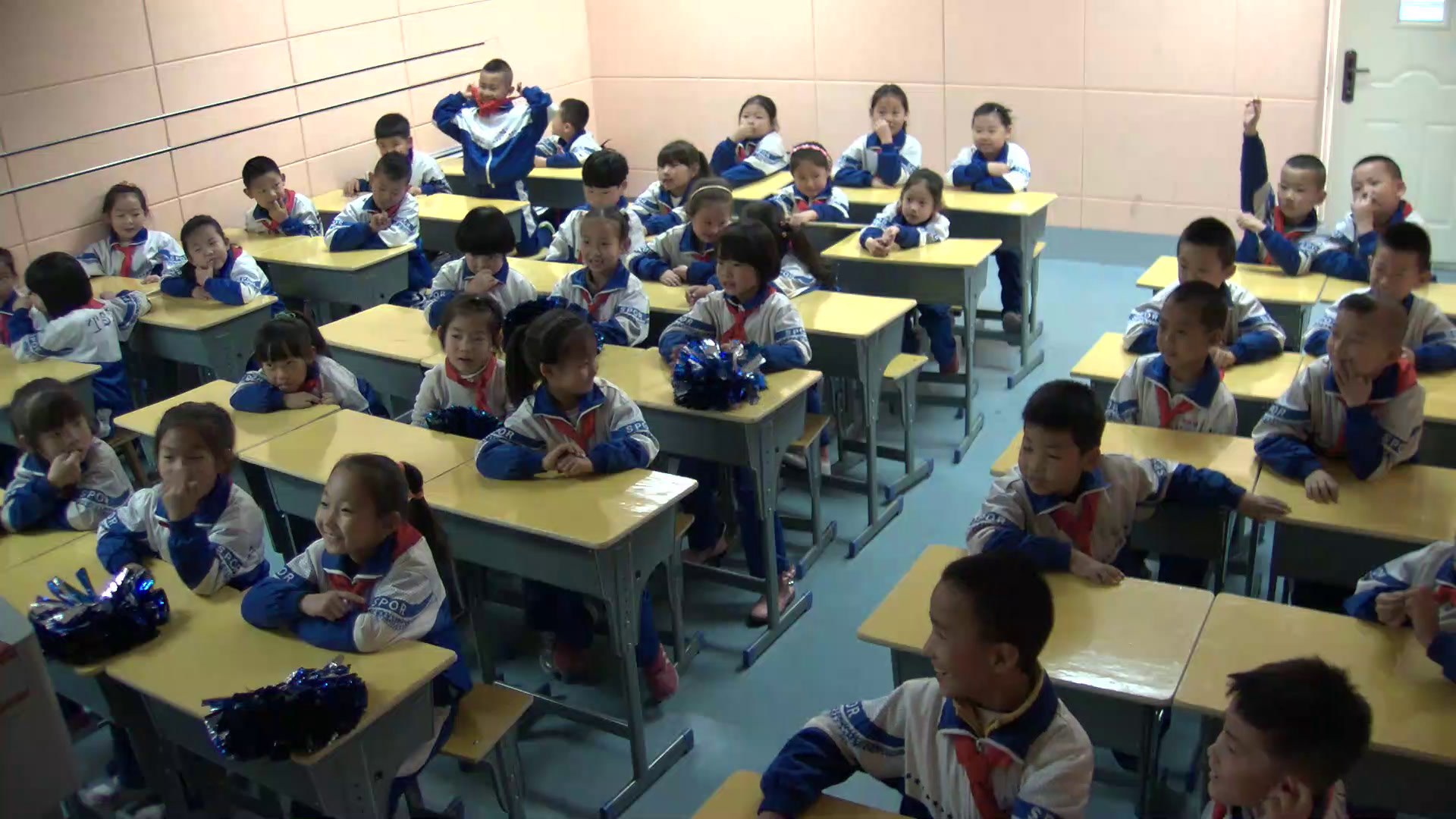 1.人教2011版体育与健康一至二年级《4．安全地进行游戏》内蒙古省一等奖