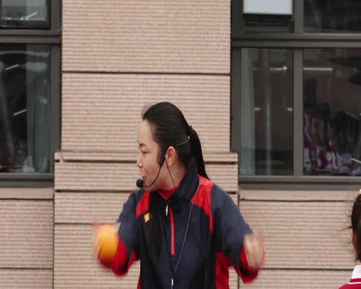 1.人教2011版体育与健康一至二年级《1.水中行走练习》江苏省市一等奖