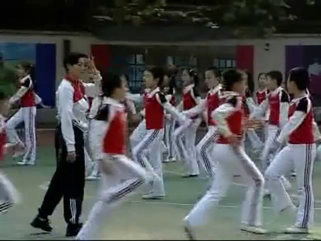 人教2011版体育与健康一至二年级《3爬越60〜80厘米高的物体与游戏（12课时》江苏省省一等奖