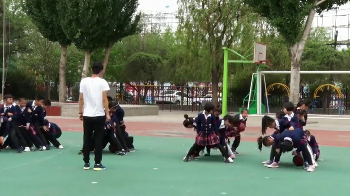 2.人教2011版体育与健康一至二年级《2.丢手绢》辽宁省市一等奖