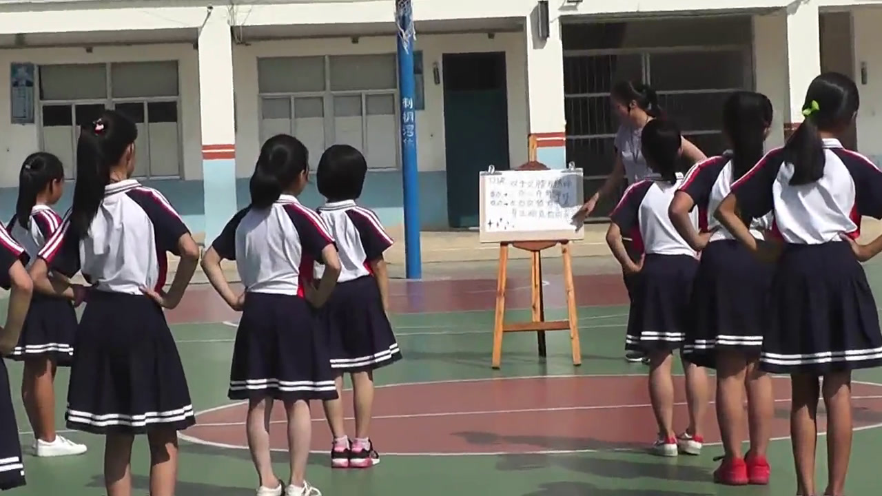 2.人教2011版体育与健康一至二年级《5.儿童基本舞步》福建省市一等奖