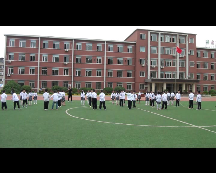 2.人教2011版体育与健康一至二年级《3.原地并脚跳长绳》辽宁省市一等奖