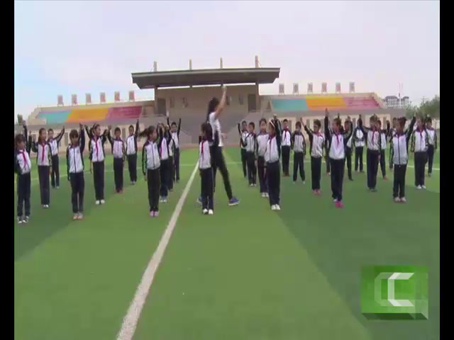 人教2011版体育与健康一至二年级《1.武术健身操《旭日东升》第一~三节》新疆省一等奖