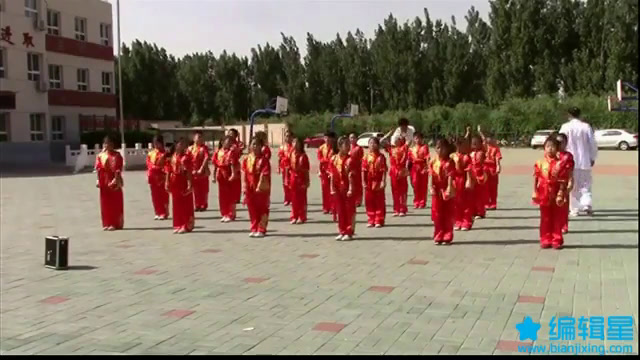 人教2011版体育与健康一至二年级《1.武术健身操《旭日东升》第一~三节》天津市省一等奖