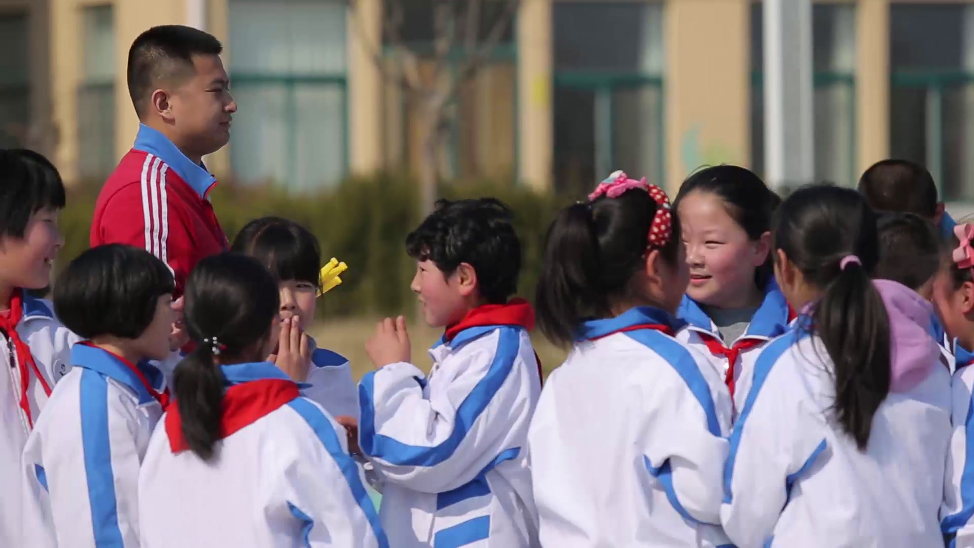 人教2011版体育与健康三至四年级《1.途中跑与呼吸节奏及游戏》山东省省一等奖