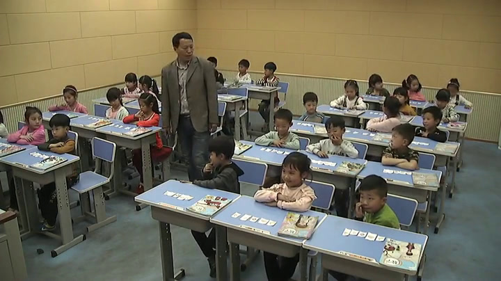 人教版数学一上《左、右》河南老师-市一等奖