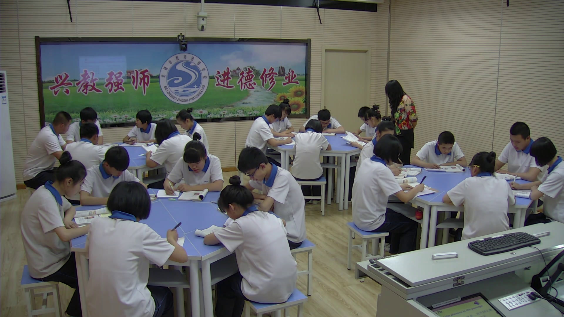 人教版英语八上Unit 4《Section B 2a—2e》辽宁老师-市一等奖