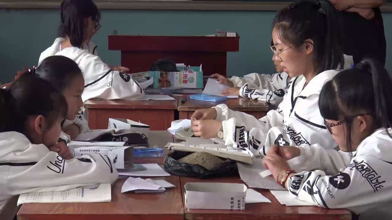 北师大版数学七上《制作一个尽可能大的无盖长方体形盒子》黑龙江周老师-省一等奖