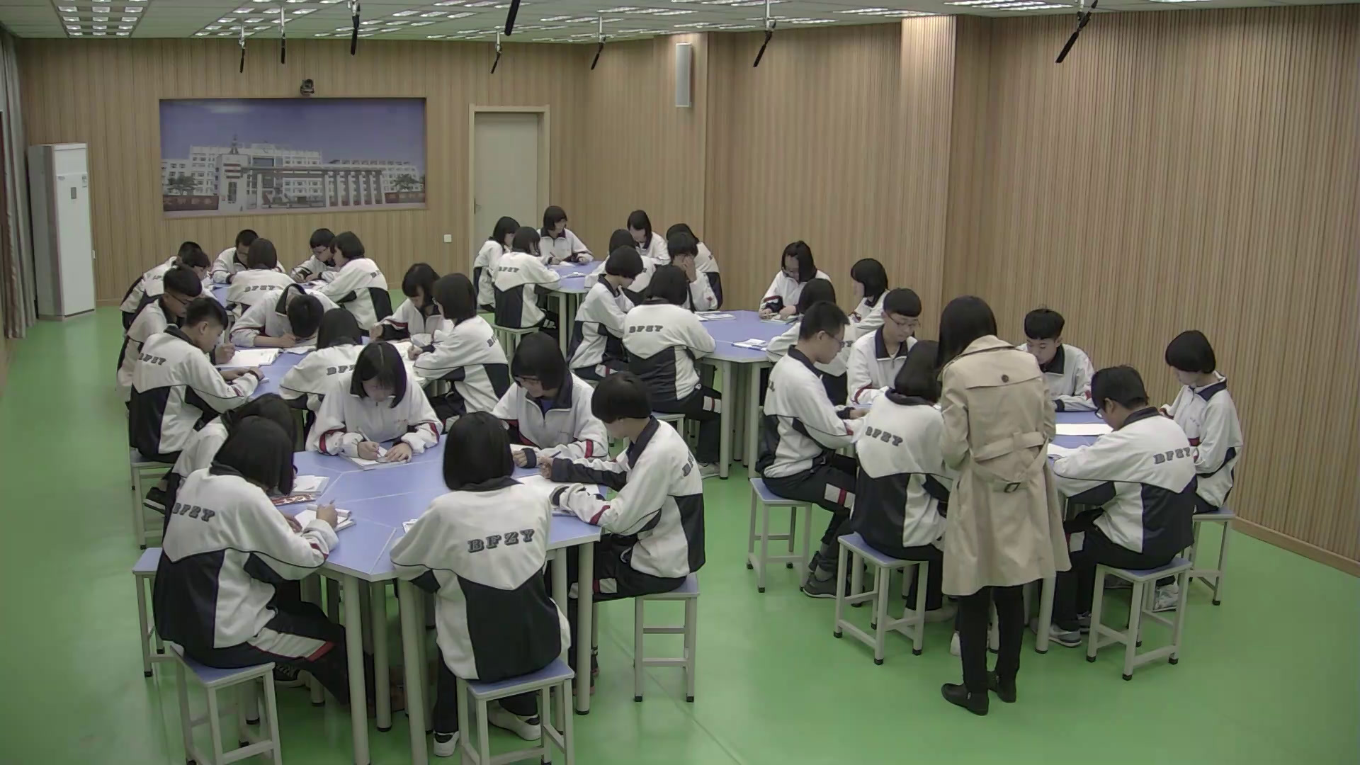 北师大版数学九上《利用边角的关系判定三角形相似》辽宁老师-市一等奖