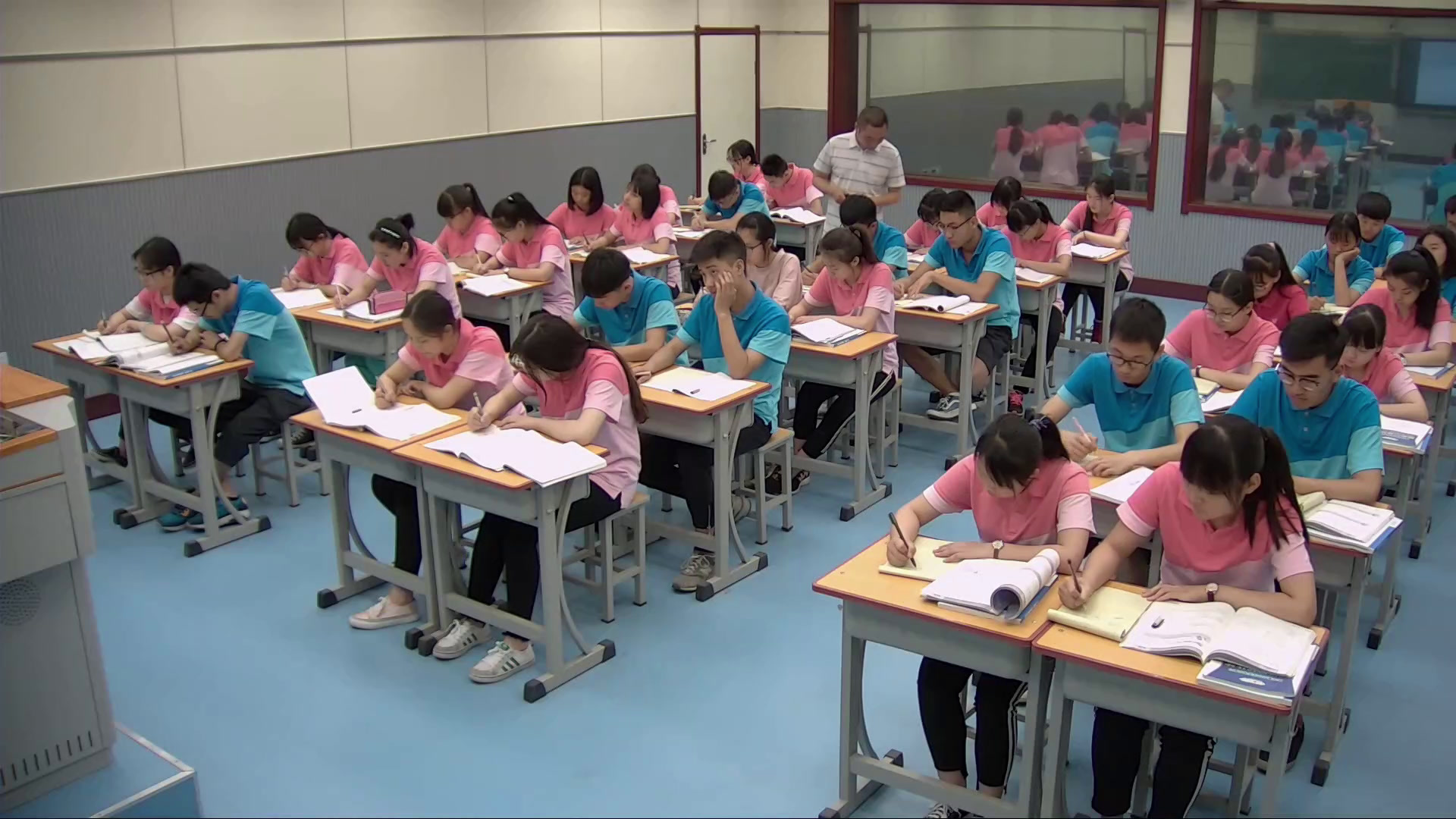 人教A版数学必修4《2.3平面向量的基，》河南老师-市一等奖