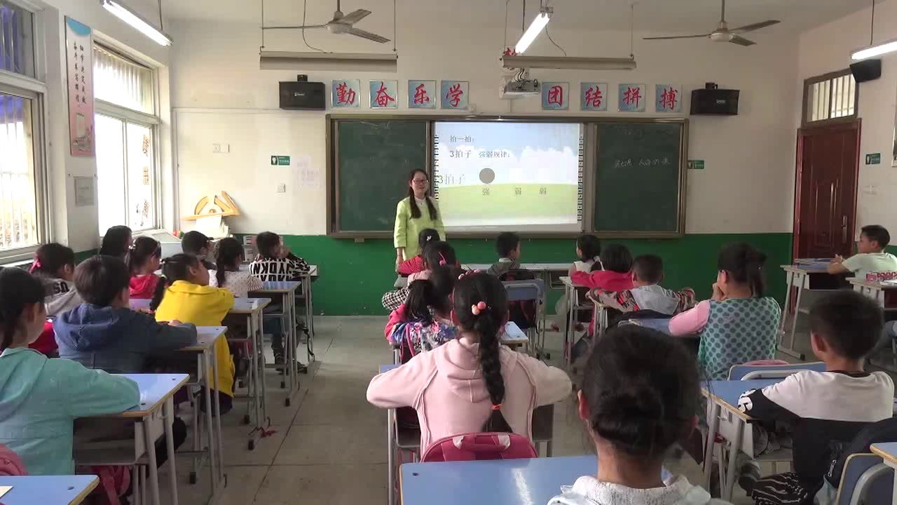 人音版音乐二上《演唱云》安徽赵老师-市一等奖