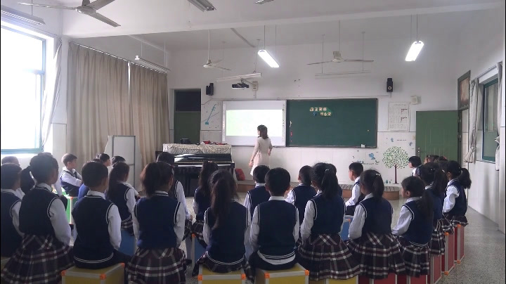 人音版音乐三上《聆听维也纳的音乐钟》浙江张老师-县级优课