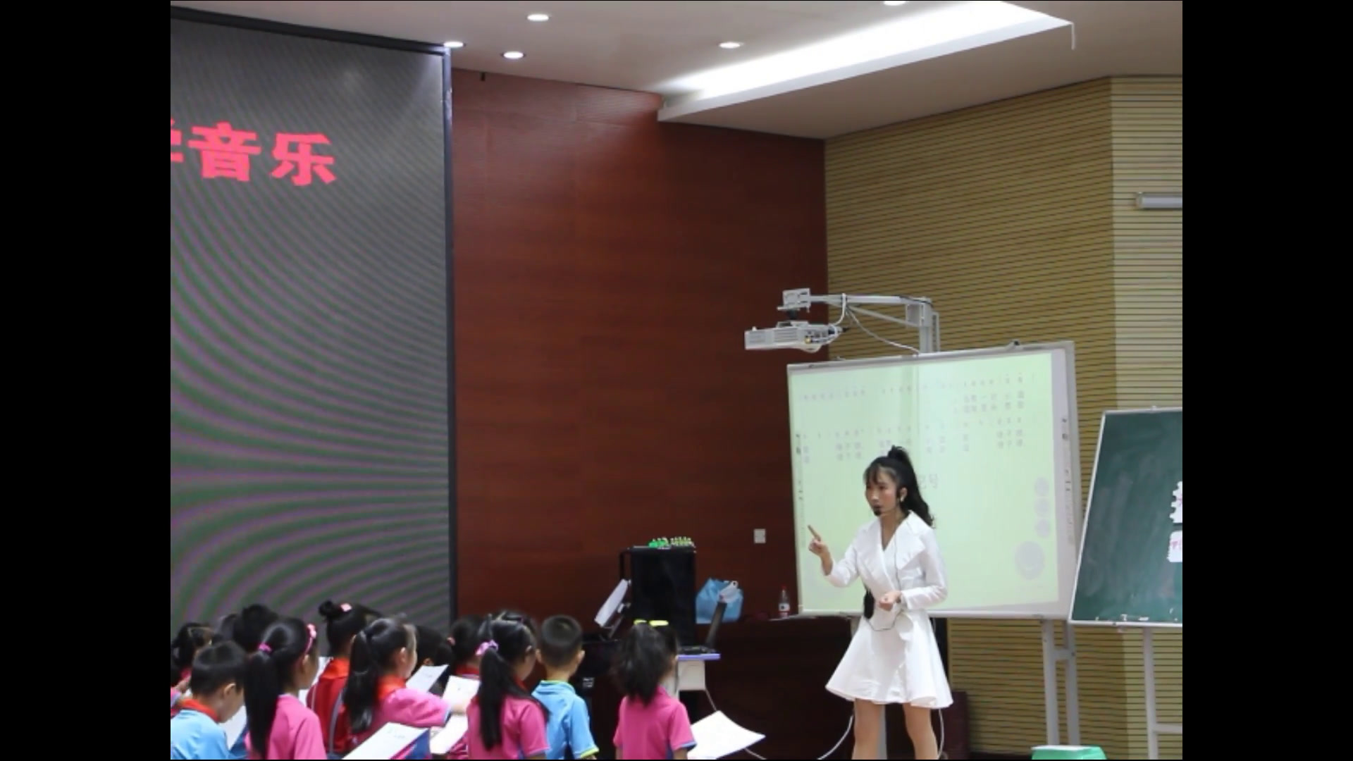人音版音乐三上《演唱小酒窝》重庆市老师-县级优课