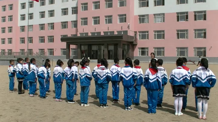 人教2011版体育与健康三至四年级《2.侧踢腿》辽宁老师-市一等奖