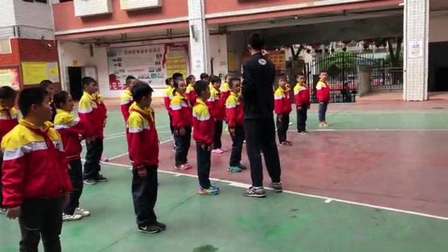 人教2011版体育与健康三至四年级《4.弹踢》广西老师-省一等奖