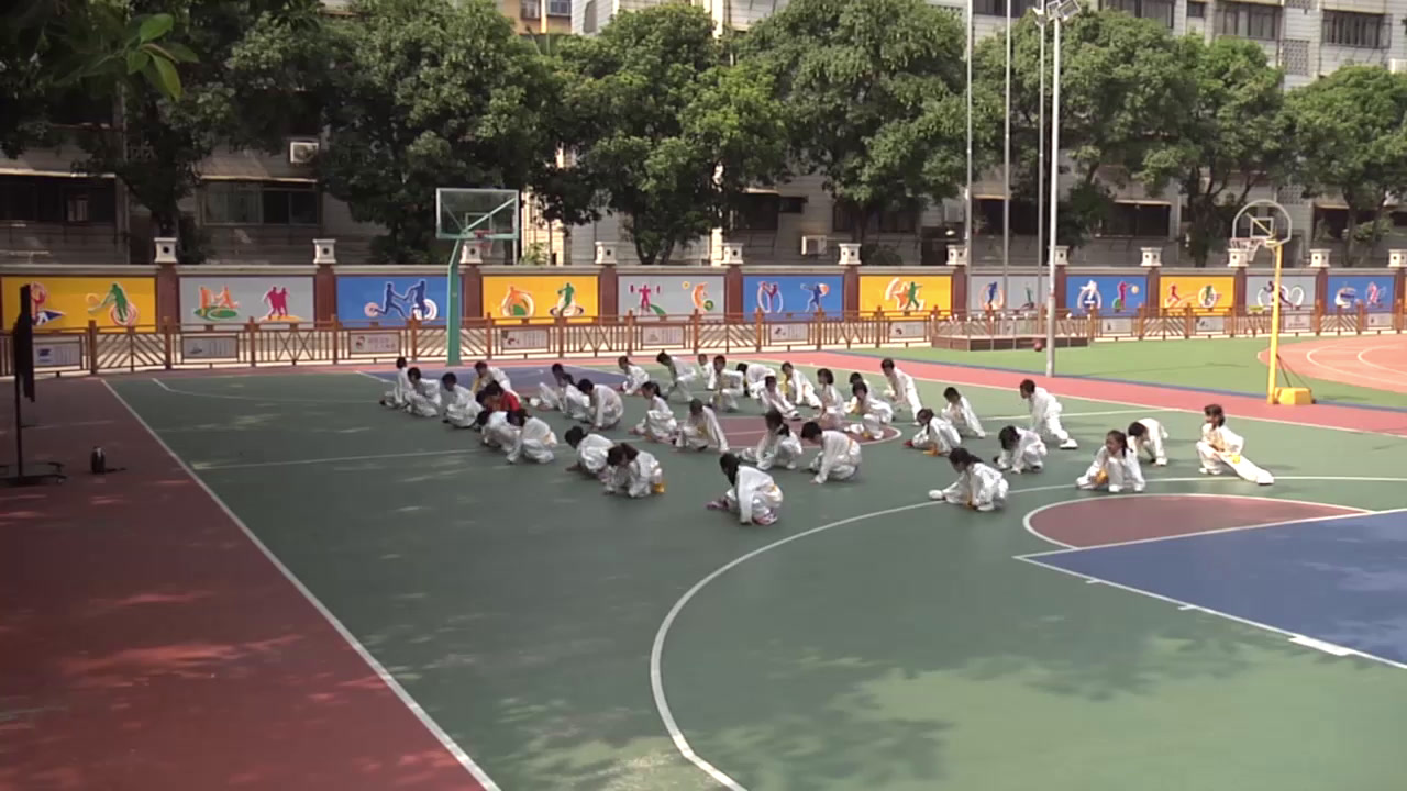 人教2011版体育与健康三至四年级《3.仆步压腿》福建魏老师-全国一等奖