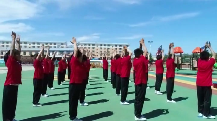 人教2011版体育与健康三至四年级《5.摆掌》吉林闫老师-省一等奖