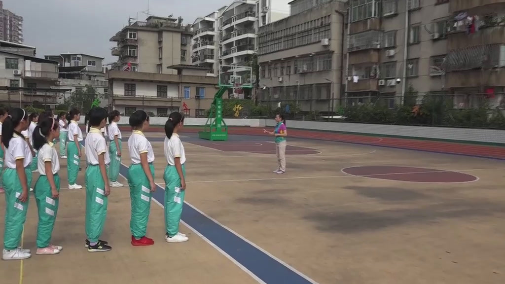 人教2011版体育与健康三至四年级《3.板鞋竞速》福建老师-全国一等奖