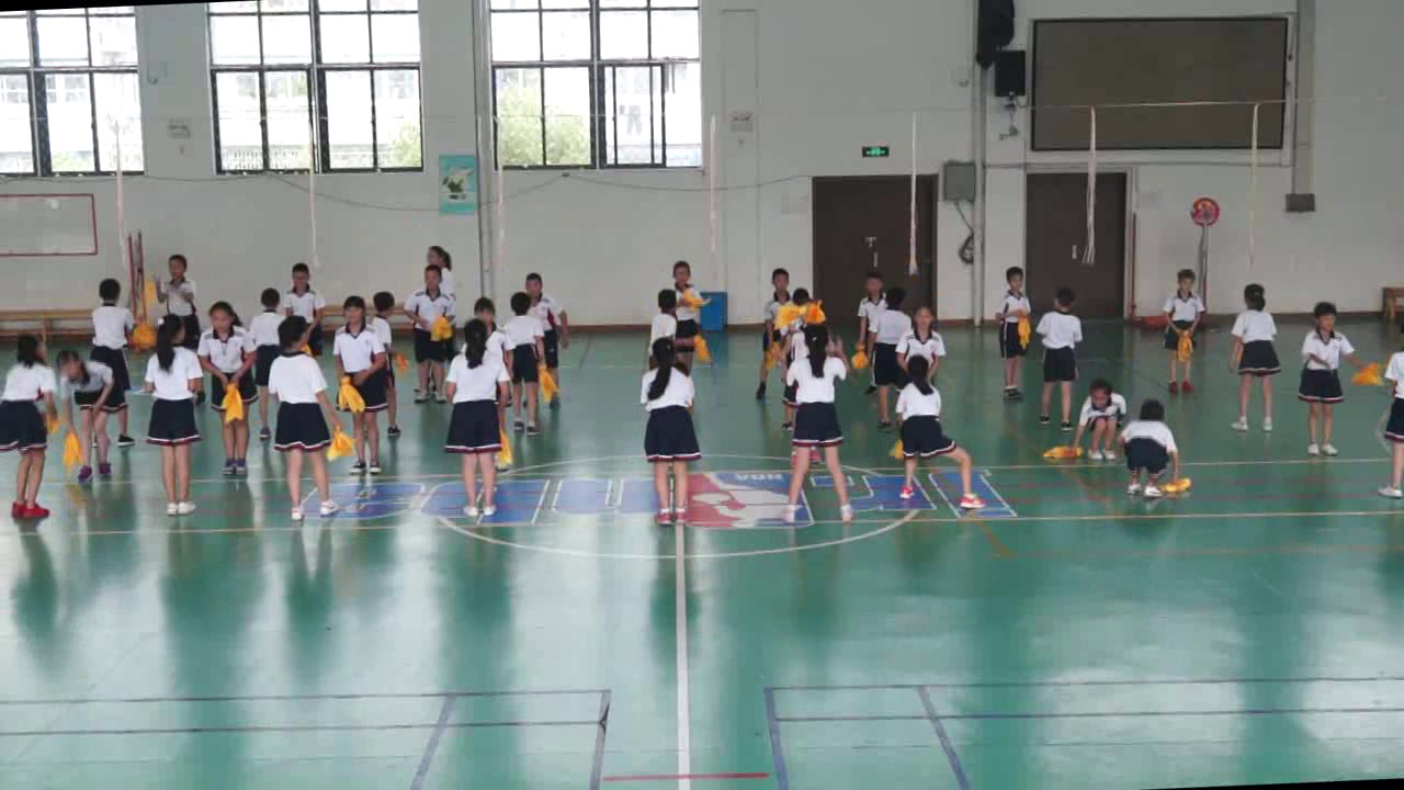 人教2011版体育与健康三至四年级《2.上步投掷沙包（，》浙江翁老师-省一等奖