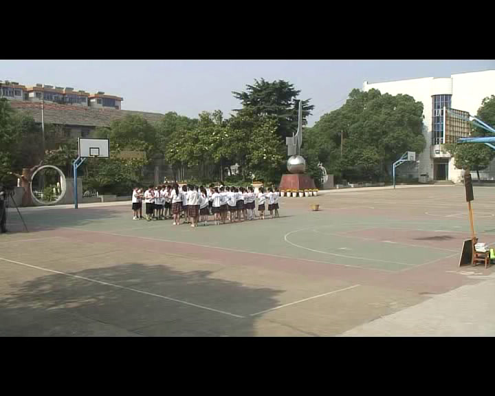 人教2011版体育与健康三至四年级《1.原地投掷沙包（，》江西吴老师-省一等奖