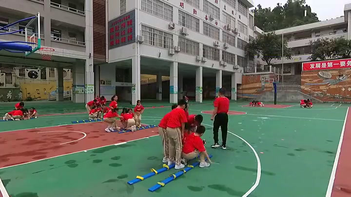人教2011版体育与健康三至四年级《3.板鞋竞速》广东沈老师-全国一等奖