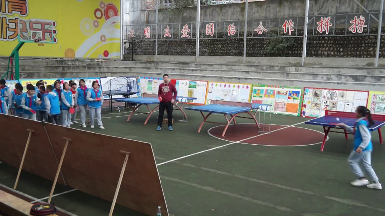 人教2011版体育与健康三至四年级《3.正手推挡球和正手攻球》四川王老师-省一等奖