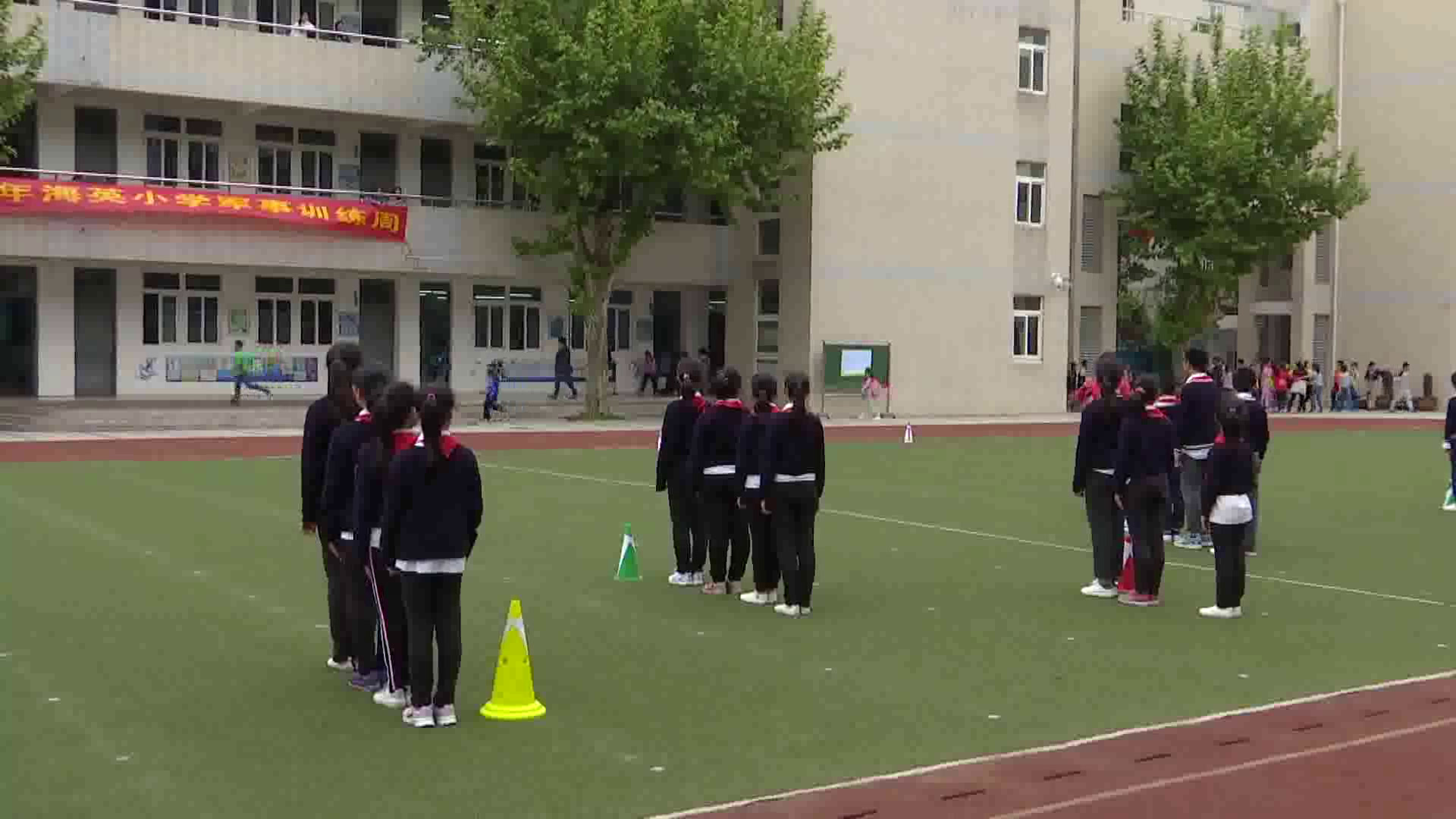 人教2011版体育与健康五至六年级《5.400米耐力跑与发展体能》江苏任老师-省一等奖
