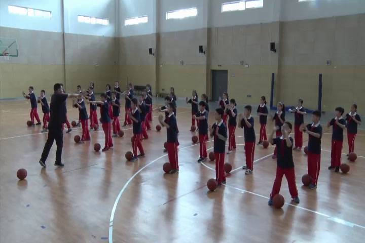 人教2011版体育与健康五至六年级《3.传接球技术与教学比赛》江苏赵老师-全国一等奖
