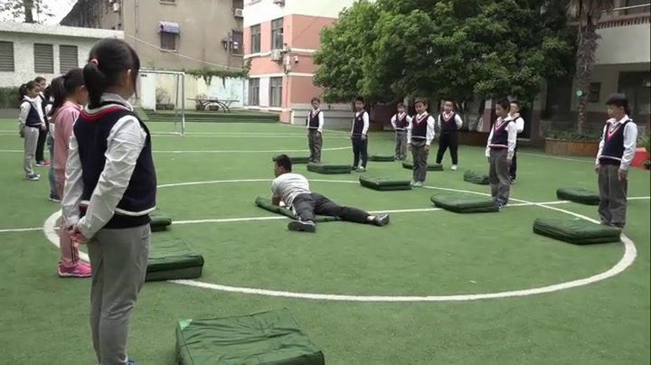 人教2011版体育与健康三至四年级《2.蛙泳腿部动作》江苏老师-省一等奖