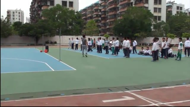 人教2011版体育与健康五至六年级《5.助跑投掷垒球技术学练》广东林老师-市一等奖