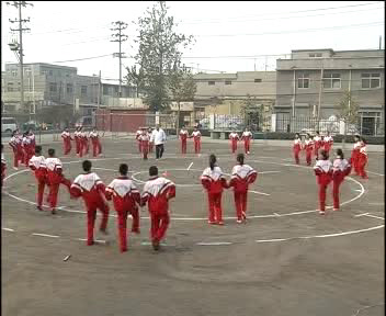 人教2011版体育与健康五至六年级《6.接力跑与传接棒的方法》河北苗老师-全国一等奖