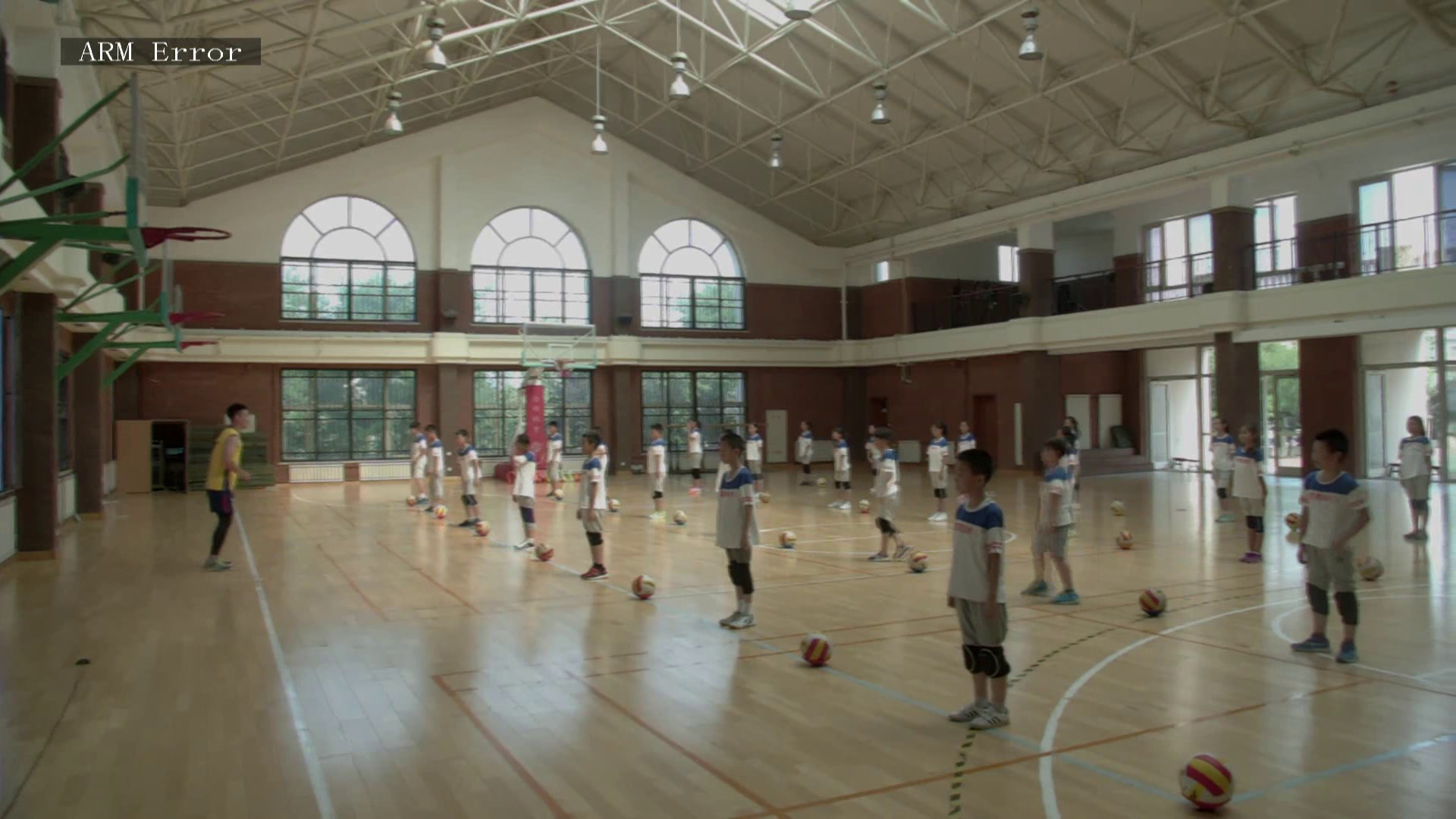 人教2011版体育与健康五至六年级《4.发展排球活动能，》辽宁老师-全国一等奖