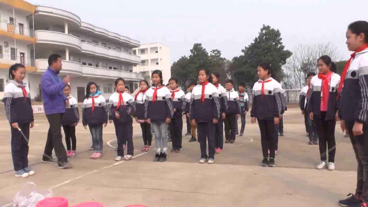人教2011版体育与健康五至六年级《4.跳长绳双绳跳》湖北肖老师-市一等奖