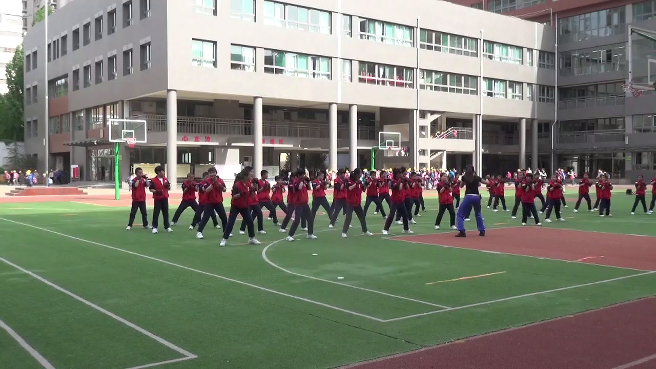 人教2011版体育与健康三至四年级《第五节韵律活动和舞蹈》山西老师-省一等奖