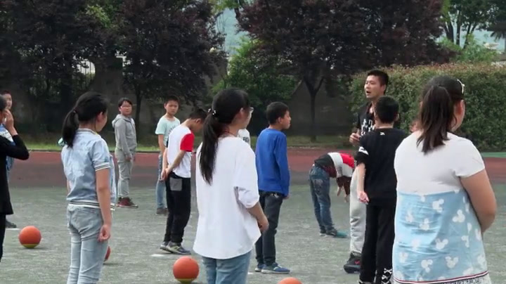 人教2011版体育与健康五至六年级《1.准备姿势和移动》江苏老师-省一等奖