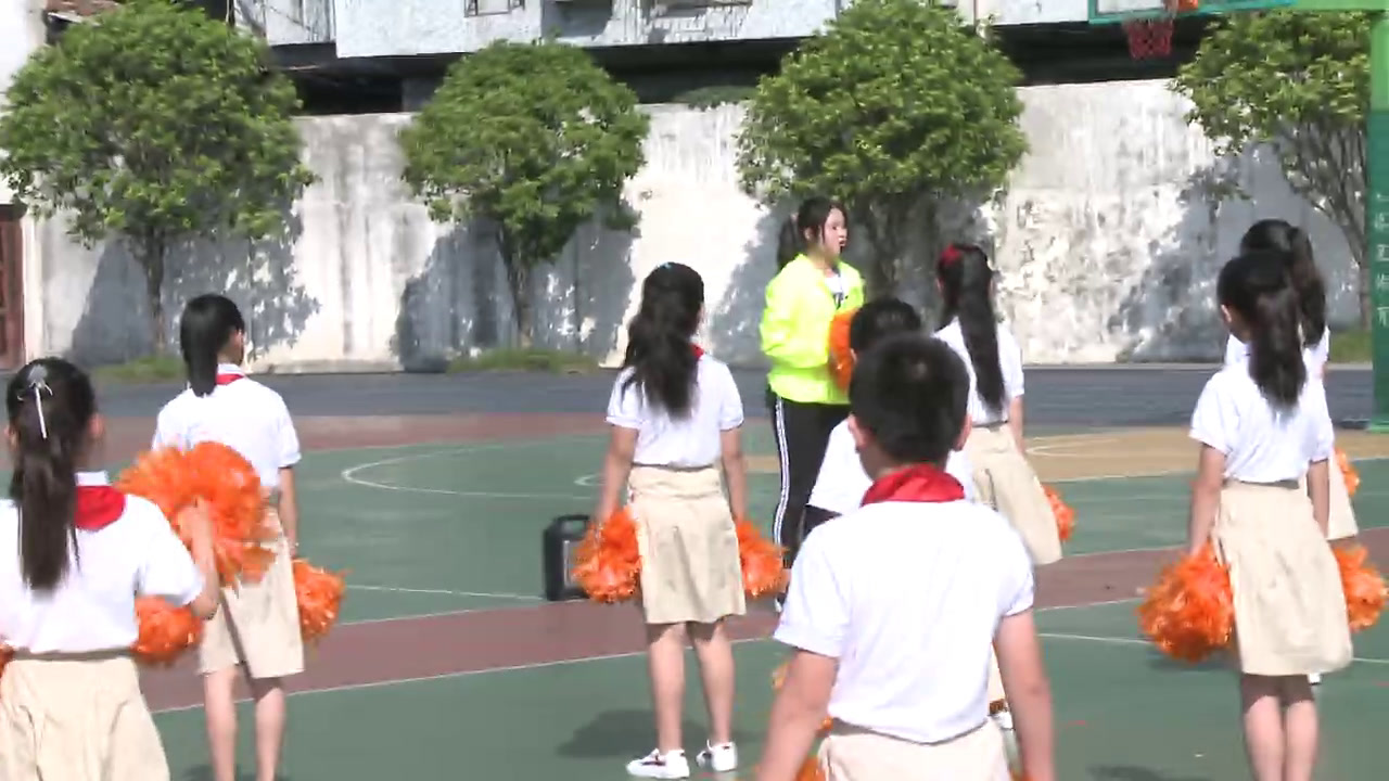 人教2011版体育与健康五至六年级《3.卡通韵律操玩，》湖北老师-省一等奖