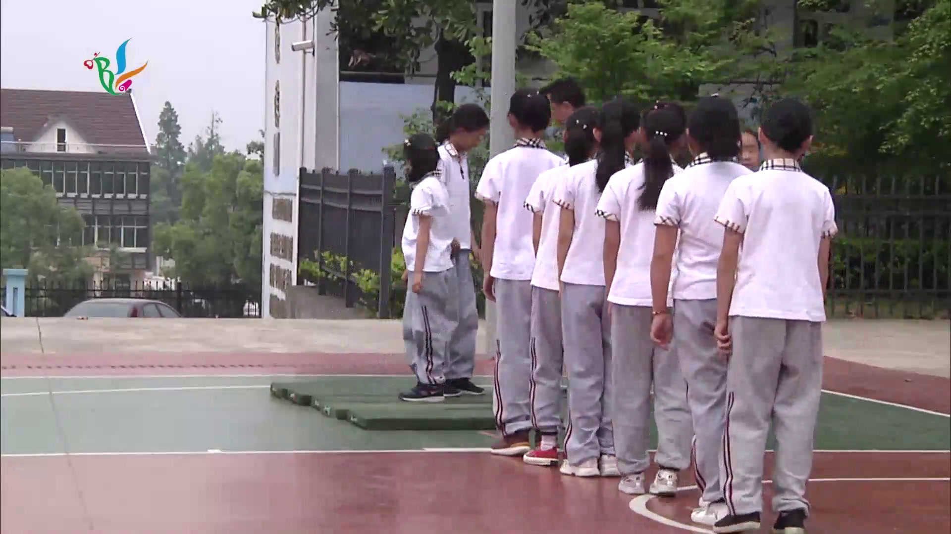 人教2011版体育与健康五至六年级《4.山羊分腿腾越考核》浙江邱老师-省一等奖