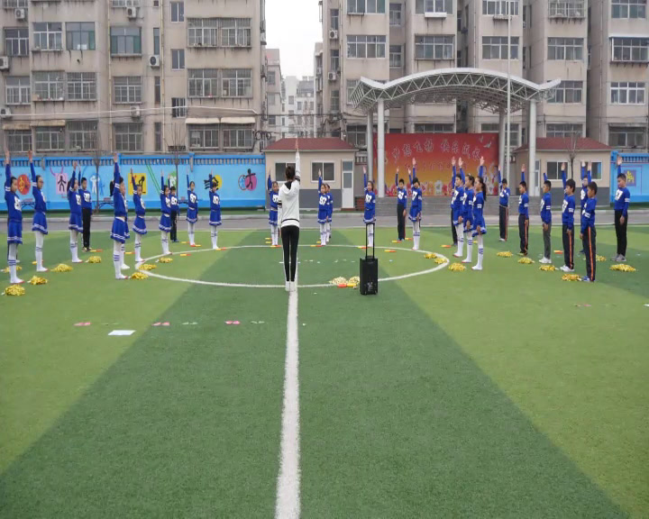 人教2011版体育与健康五至六年级《7.韵律活动和舞蹈》山东老师-省一等奖