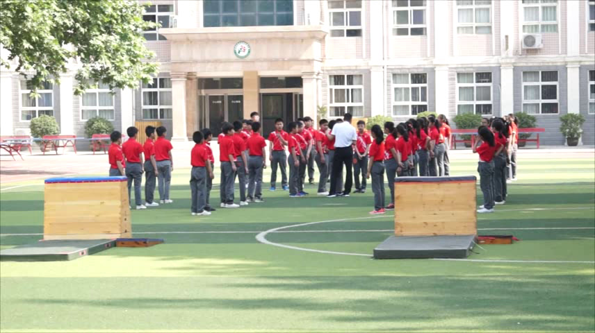 人教2011版体育与健康五至六年级《1.跳上成蹲撑，起，》河南老师-全国一等奖