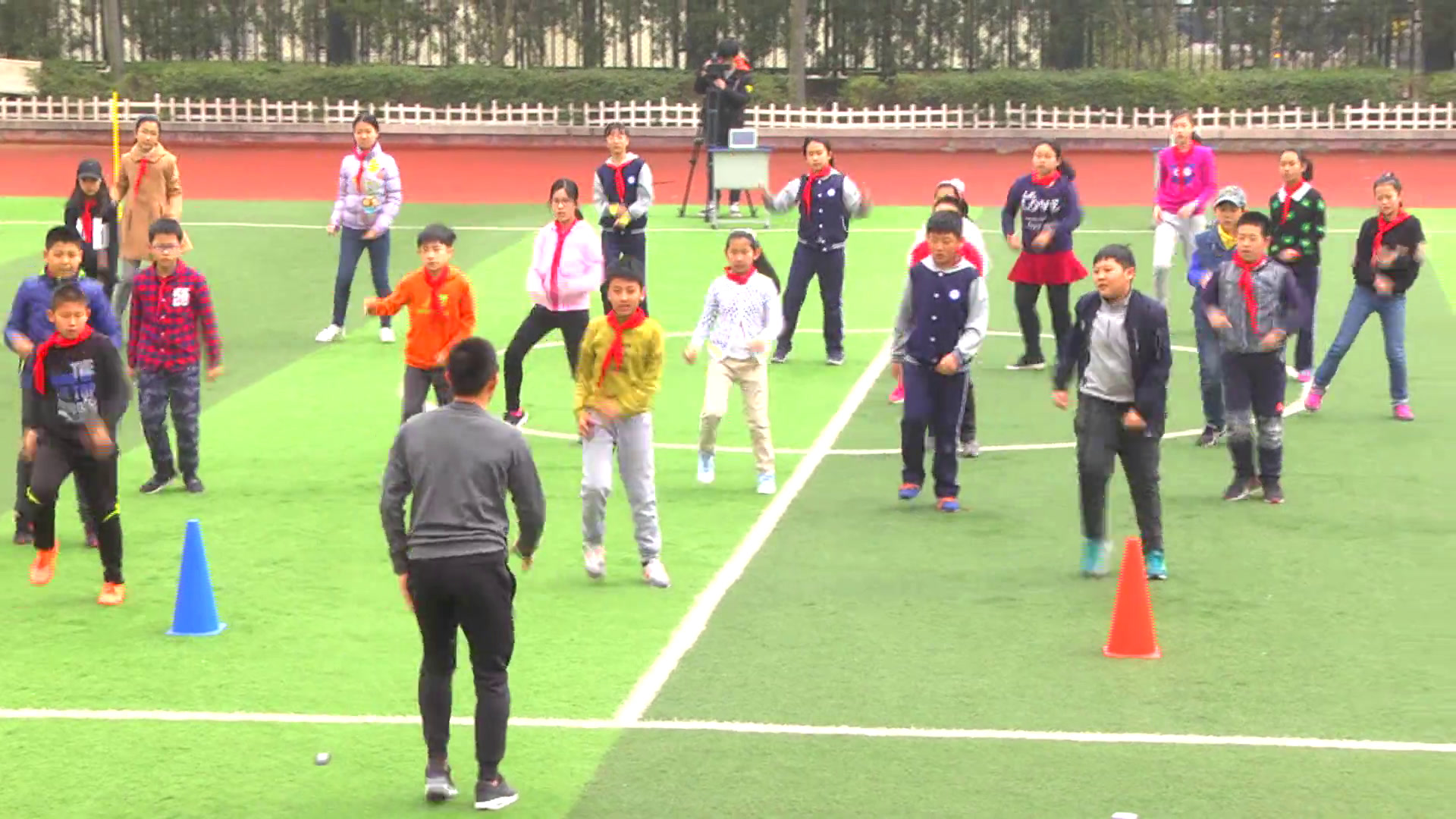 人教2011版体育与健康五至六年级《2.组合动作范例，》山东邢老师-全国一等奖
