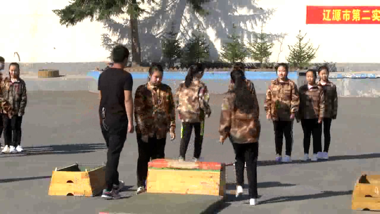 人教2011版体育与健康五至六年级《2.跳上成蹲撑，起，》吉林老师-省一等奖