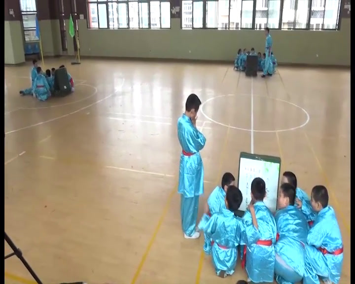 人教2011版体育与健康五至六年级《1.震脚架打》江西谢老师-市一等奖