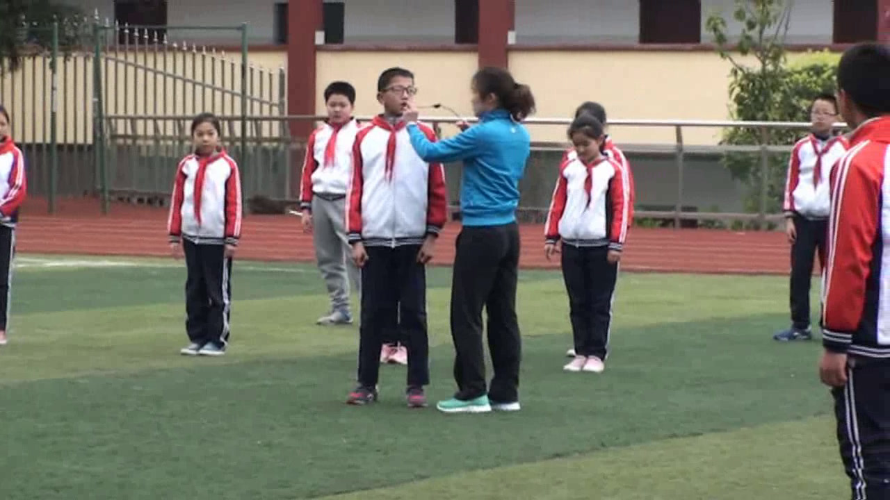 人教2011版体育与健康五至六年级《2.组合动作范例，》重庆市老师-省一等奖