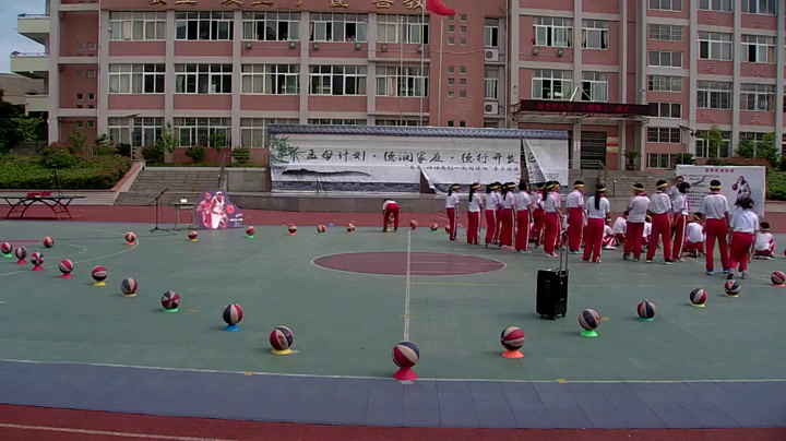 人教2011版体育与健康五至六年级《5.运球技术与教学比赛》贵州老师-省一等奖